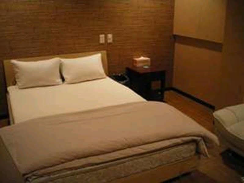 Uehonmachi Plaza Hotel (Adults Only) Ōsaka Extérieur photo